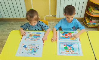 На фото изображены участники мероприятий к дню молодого избирателя На фото изображены участники мероприятий к дню молодого избирателя.